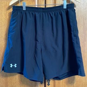 Men’s L Under Armour athletic shorts